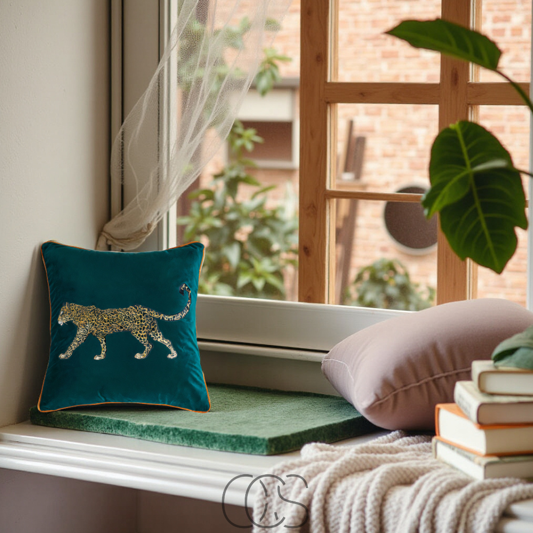 OCS - Panter Kussen Groen-Goud – velvet luxe met een gedurfd accent