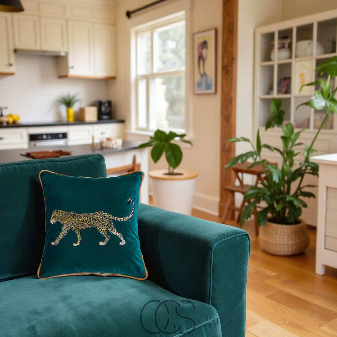OCS - Panter Kussen Groen-Goud – velvet luxe met een gedurfd accent