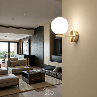 OCS - Wandlamp met Witte Bol – Modern Design in Messing & Opaalglas