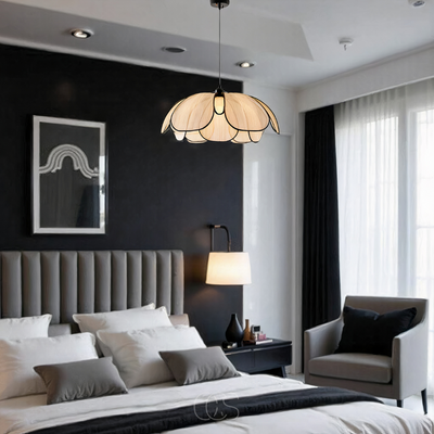 OCS - Bloemvormige Rotan Hanglamp met Zwarte Accenten