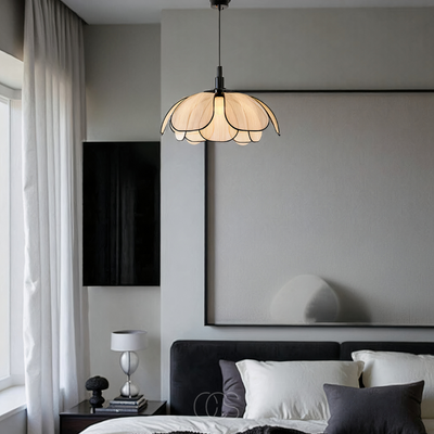 OCS - Bloemvormige Rotan Hanglamp met Zwarte Accenten